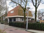 Voor- en zijkant. Links Maarshof, rechts Kometensingel.
              <br/>
              Corrie Groen, 2019-03-17